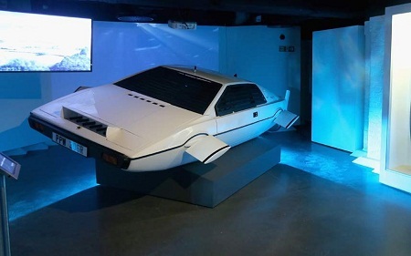 Những siêu xe khiến khán giả choáng ngợp của James Bond - 14 Trong phim, chiếc
Esprit thậm chí còn có thể trở thành tàu ngầm.