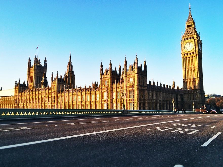 Hình ảnh những đường phố vắng lặng trong ngày đầu năm - 1 Cung điện Westminster
