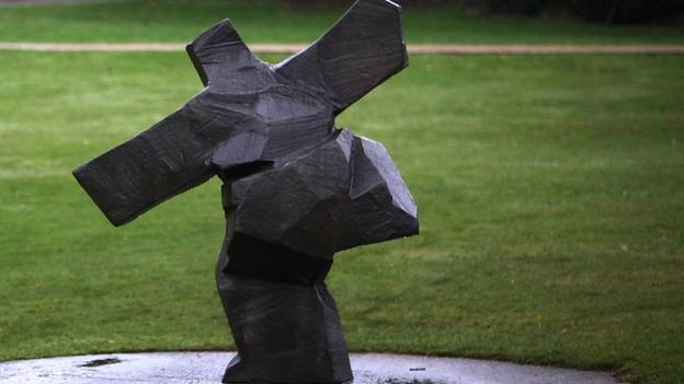 Triển lãm điêu khắc
“Chân dung căn phòng”: