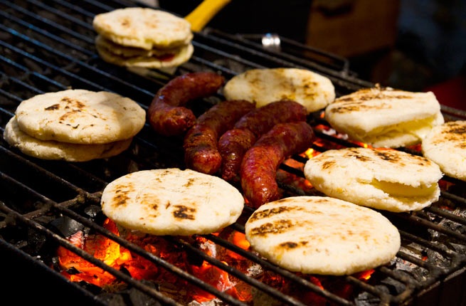 Bánh mì Việt liên tục gây bất ngờ với thế giới - 10 Arepas - Colombia: