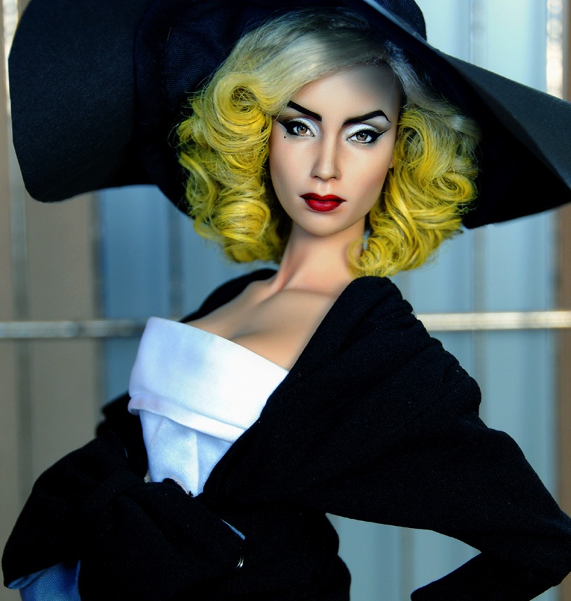 Những búp bê có giá 110 triệu đồng - 13 Búp
bê tạo hình giống nữ ca sĩ Lady Gaga.