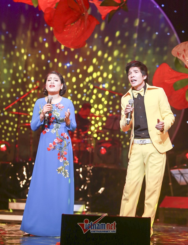 Ngắm áo dài 1 tỉ đồng của Anh Thơ - 7 Những chiếc áo dài cách điệu được Anh Thơ mặc trong liveshow