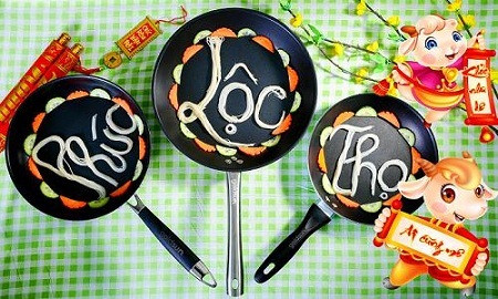 2.	Đong cho đầy hạnh phúc - Gói cho trọn lộc tài - Giữ cho mãi an khang - Thắt cho chặt phú quý.