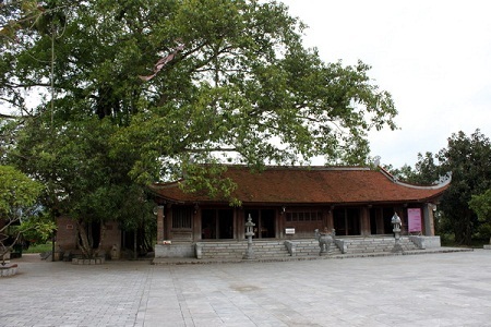 Đầu xuân thăm những ngôi đền nổi tiếng trên thượng nguồn sông Hồng - 1 Đền Mẫu Âu Cơ (Phú Thọ). Ảnh: KB