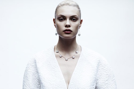 Vỏ bom trong chiến tranh trở thành trang sức đắt giá - 1 Vỏ bom trong chiến tranh trở thành trang sức đắt giá