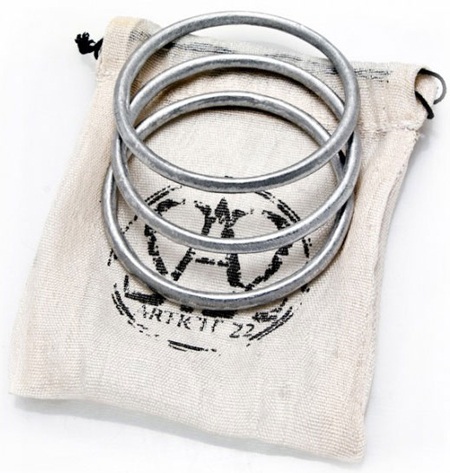 Vỏ bom trong chiến tranh trở thành trang sức đắt giá - 8 Bích
Ngọc