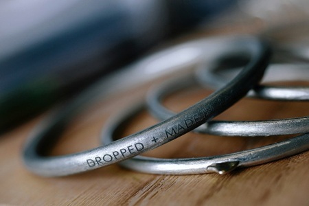 Vỏ bom trong chiến tranh trở thành trang sức đắt giá - 9 Bích
Ngọc