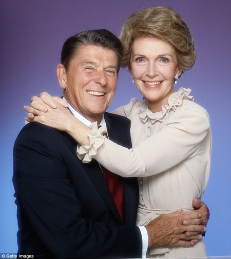 Làm phim, ra sách về cuộc đời phong lưu của Tổng thống Mỹ Reagan - 7 Ronald
Reagan và người vợ đầu Jane Wyman.