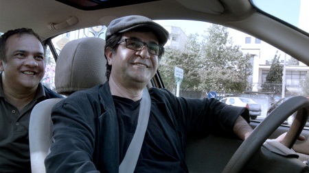 LHP Berlin không gọi tên Phan Đăng Di - 1 Đạo diễn Jafar Panahi thực hiện bộ phim từ một buồng lái xe taxi