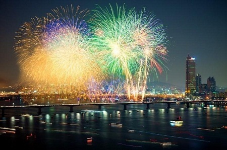 Các nước Châu Á đón Giao thừa, chào năm Ất Mùi - 3 Năm mới Ất Mùi đã đến với Hàn Quốc vào lúc 10h theo giờ Việt Nam.