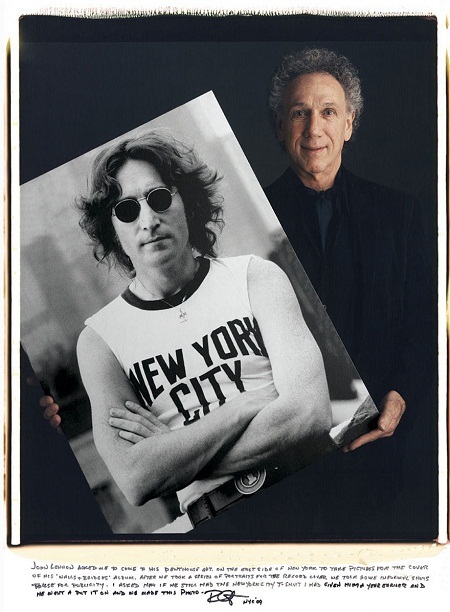 Nick Út xuất hiện trong cuốn sách về những tay máy lừng danh thế giới - 11 Bob Gruen và bức “John
Lennon”: