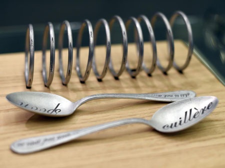 Vỏ bom trong chiến tranh trở thành trang sức đắt giá - 4 Vỏ bom trong chiến tranh trở thành trang sức đắt giá