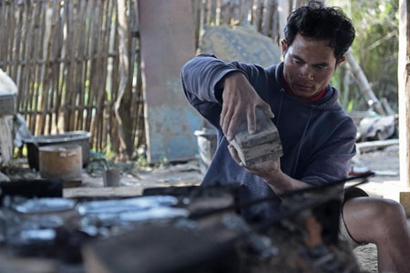 Vỏ bom trong chiến tranh trở thành trang sức đắt giá - 5 Vỏ bom trong chiến tranh trở thành trang sức đắt giá