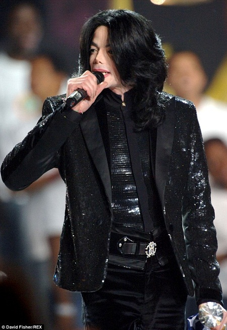 Nhà của Michael Jackson trở thành trung tâm cho trẻ bị lạm dụng tình dục - 2 Michael
Jackson - ông vua nhạc pop.