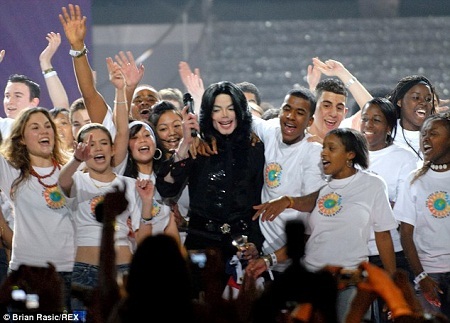 Nhà của Michael Jackson trở thành trung tâm cho trẻ bị lạm dụng tình dục - 3 Michael
Jackson - ông vua nhạc pop.