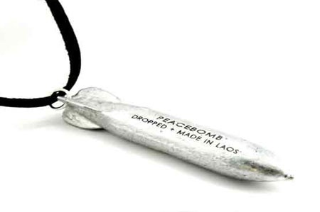 Vỏ bom trong chiến tranh trở thành trang sức đắt giá - 2 Vỏ bom trong chiến tranh trở thành trang sức đắt giá