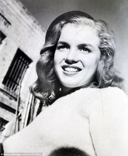 Bức ảnh có giá 100 triệu đồng của Marilyn Monroe - 1 Bức ảnh chụp Marilyn Monroe thuở “chân ướt chân ráo” tới Hollywood