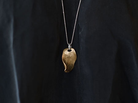 Vỏ bom trong chiến tranh trở thành trang sức đắt giá - 6 Bích
Ngọc