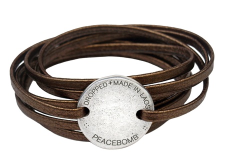 Vỏ bom trong chiến tranh trở thành trang sức đắt giá - 3 Vỏ bom trong chiến tranh trở thành trang sức đắt giá