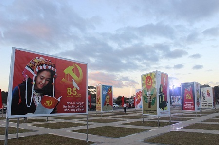 Những tác phẩm đều mang dấu
ấn độc đáo, ca ngợi tình yêu quê hương dất nước, tình yêu với Đảng.