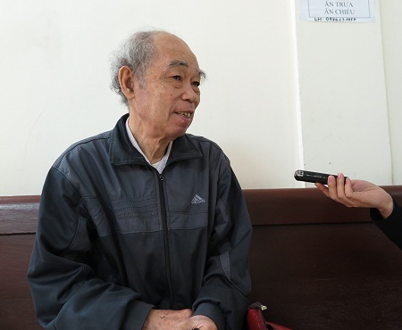 Cựu phóng viên chiến trường Nguyễn Thanh tại phiên tòa sáng nay