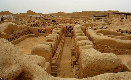 Những Di sản Thế giới của UNESCO có nguy cơ biến mất vĩnh viễn - 10 Vương
quốc Chimu, nằm trong khu di chỉ khảo cổ Chan Chan, từng phát triển cực thịnh ở
thế kỷ 15.