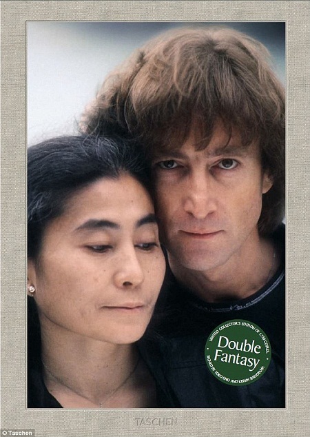 Khoảnh khắc hạnh phúc cuối cùng của John Lennon - 11 “Double
Fantasy” là cuộc đối thoại bằng âm nhạc giữa John và Yoko.