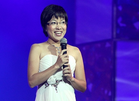 MC Thảo Vân: Vẫn phải uống thuốc thần kinh để phục hồi trí nhớ - 2 Chị có buồn lắm khi biết mình bị bệnh không? Giờ sức khỏe của chị ra sao?