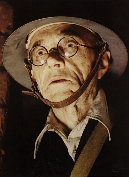 Bức
“Một người lính canh phòng cứu hỏa” (Ảnh: John Hinde - 1944)