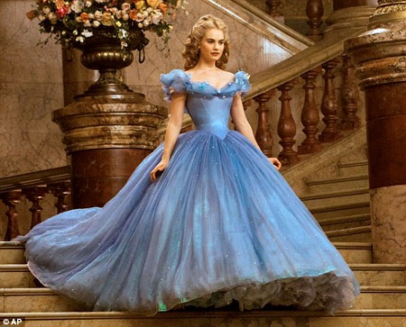 Nàng Lọ Lem khiến món đồ thời trang nguy hiểm “gây sốt” - 1 Nàng Lọ Lem khiến món đồ thời trang nguy hiểm “gây sốt”