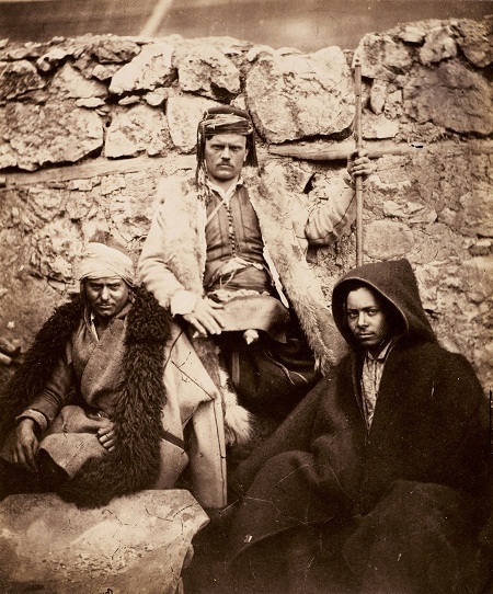 Những bức ảnh “chưa từng thấy” - 3 Chân
dung 3 người đàn ông. (Ảnh: Roger Fenton, chụp năm 1855)