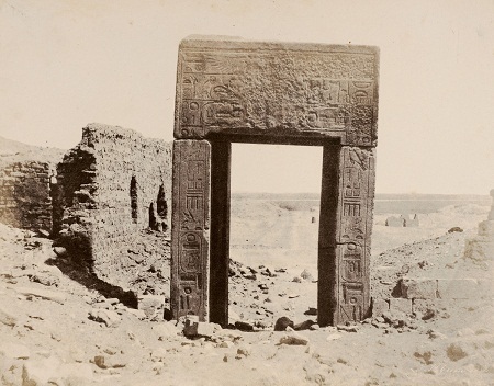 Những bức ảnh “chưa từng thấy” - 4 Chân
dung 3 người đàn ông. (Ảnh: Roger Fenton, chụp năm 1855)