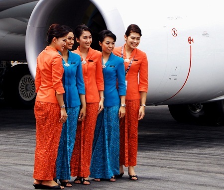 Nét đẹp văn hóa trong đồng phục của nữ tiếp viên hàng không thế giới - 4 Garuda Indonesia
