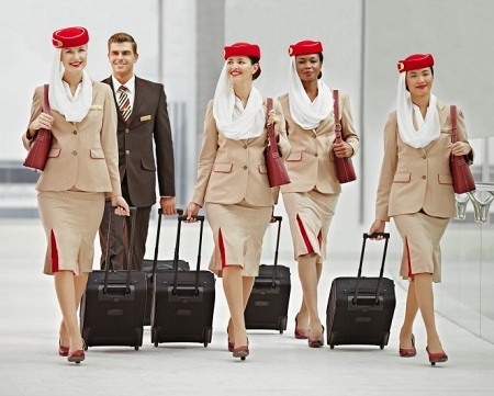 Nét đẹp văn hóa trong đồng phục của nữ tiếp viên hàng không thế giới - 8 Emirates Airlines