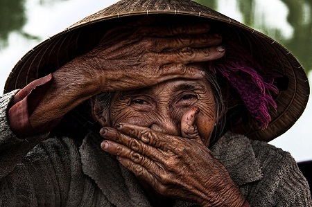 Vẻ đẹp “những nụ cười ẩn giấu của Việt Nam” - 1 Bích
Ngọc