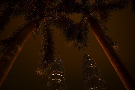 Hình ảnh thế giới “tắt đèn” vì tương lai xanh - 9 Tháp
đôi Petronas ở Kuala Lumpur, Malaysia.