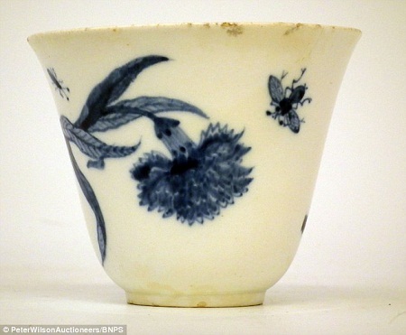 Chiếc chén sứ bán “đổ đống” bỗng được trả giá 1,4 tỉ đồng