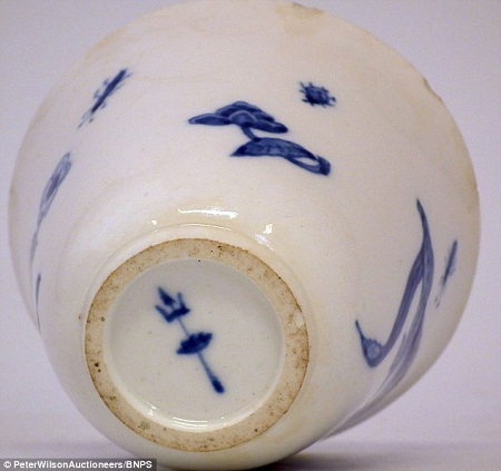 Chiếc chén sứ bán “đổ đống” bỗng được trả giá 1,4 tỉ đồng