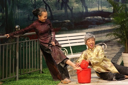Sao và chuyện nộp thuế: Cátsê “khủng”, “né” thuế tinh vi - 1 Trấn Thành - Việt Hương đều nhận cát sê cao ngất.