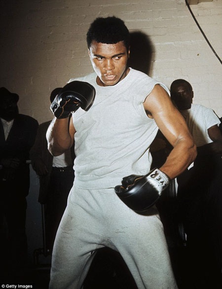 Vì sao thư từ chối đến Việt Nam của Muhammad Ali có giá... 10,6 tỉ đồng? - 5 Muhammad
Ali trong một buổi tập luyện hồi năm 1966.