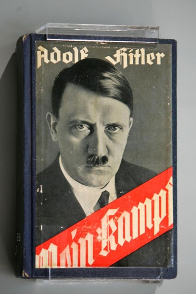 Cuốn sách nguy hiểm nhất thế giới được tái bản - 1 Cuốn “Mein Kampf”