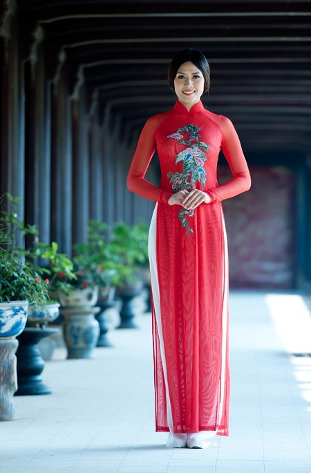 Nguyễn Thị Loan đẹp rạng ngời như “Hoa nắng” - 7 Tin: