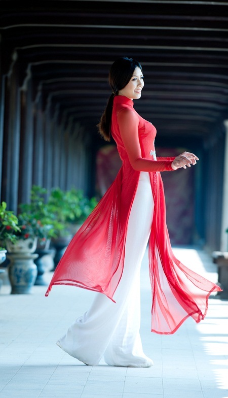 Nguyễn Thị Loan đẹp rạng ngời như “Hoa nắng” - 9 Tin: