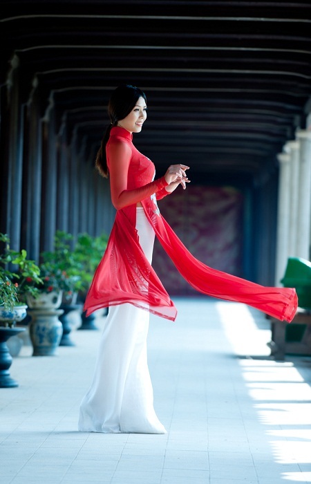 Nguyễn Thị Loan đẹp rạng ngời như “Hoa nắng” - 10 Tin: