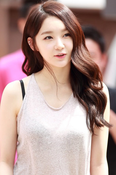 Những nữ nghệ sĩ xinh đẹp nhất Châu Á - 6 Ca sĩ kiêm diễn viên
người Hàn Quốc - Kang Min Kyung