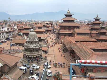 Hình ảnh văn hóa - lịch sử của Nepal “tang thương” sau động đất - 3 Tòa
tháp Dharahara vừa bị xóa sổ vốn là một Địa danh Di sản Thế giới của UNESCO.