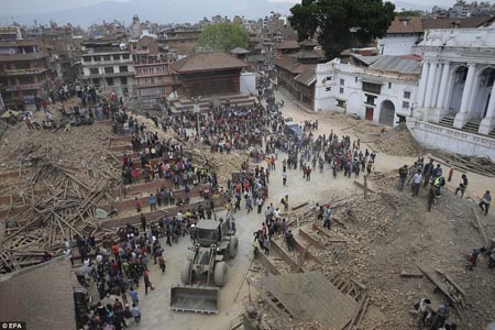 Hình ảnh văn hóa - lịch sử của Nepal “tang thương” sau động đất - 4 Tòa
tháp Dharahara vừa bị xóa sổ vốn là một Địa danh Di sản Thế giới của UNESCO.