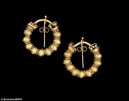 Đấu giá những món đồ trang sức 3.500 năm tuổi - 3 Tiểu
thuyết gia Elizabeth Jane Howard sinh thời có sở thích sưu tầm đồ trang sức cổ.