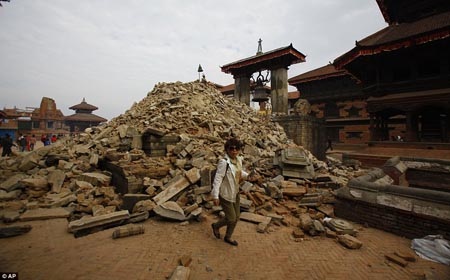 Hình ảnh văn hóa - lịch sử của Nepal “tang thương” sau động đất - 10 Quảng
trường Bhaktapur Durbar là một trong ba quảng trường chính ở thành phố
Kathmandu.