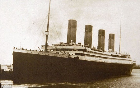 Chiếc ghế gỗ 103 tuổi trên tàu Titanic có giá “khủng” - 3 Chỉ
có khoảng 6-7 chiếc ghế tương tự được trục vớt.